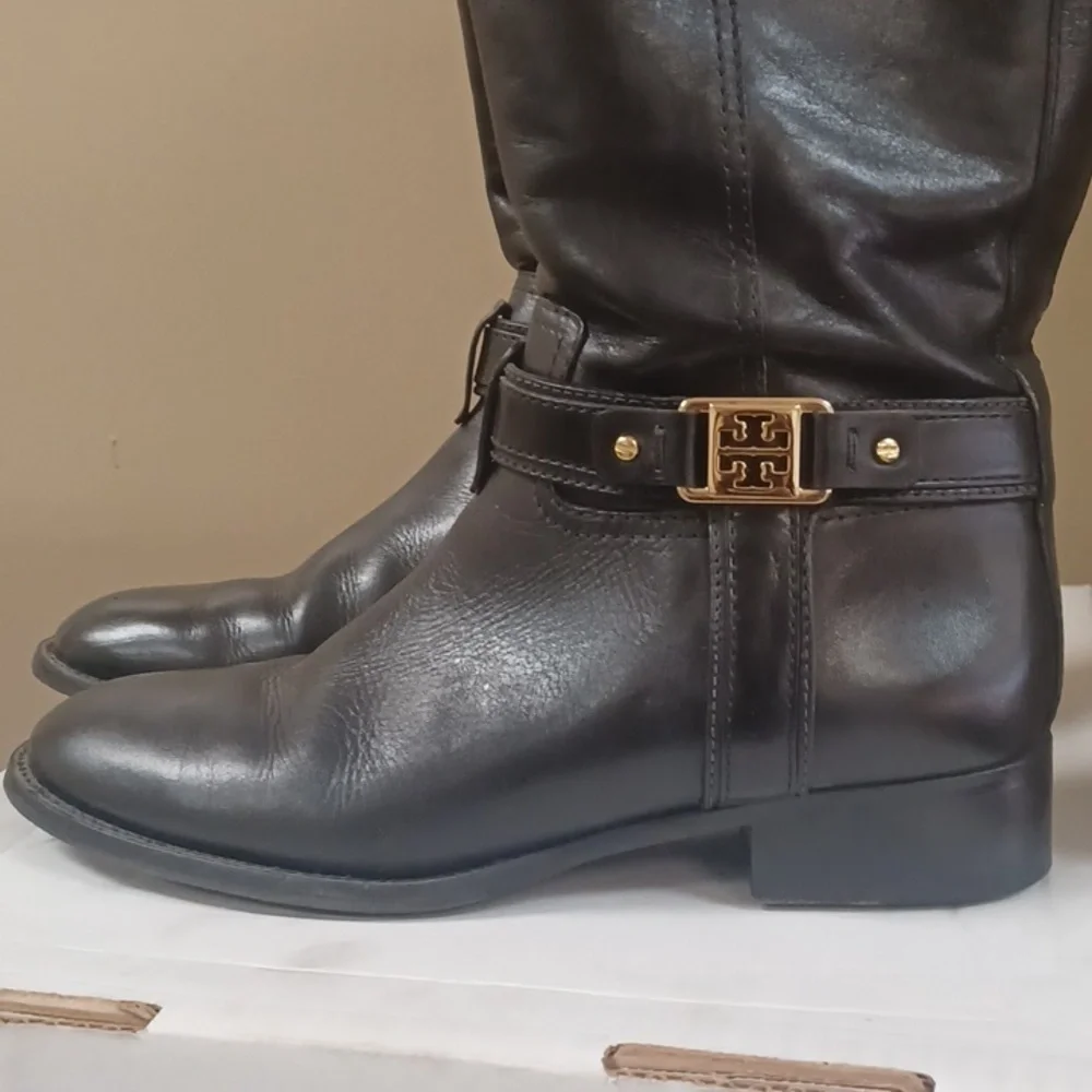 8.5 Tory Burch BOOTS 👢